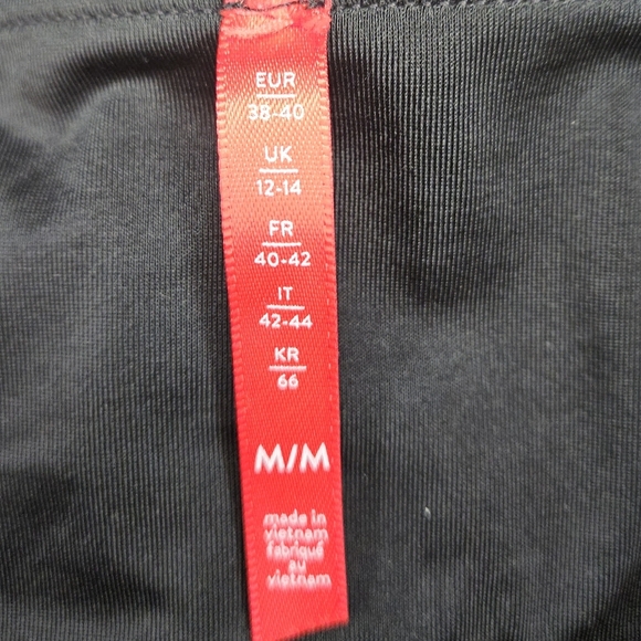 SPANX FAUX Leather leggings size medium - Picture 3 of 5